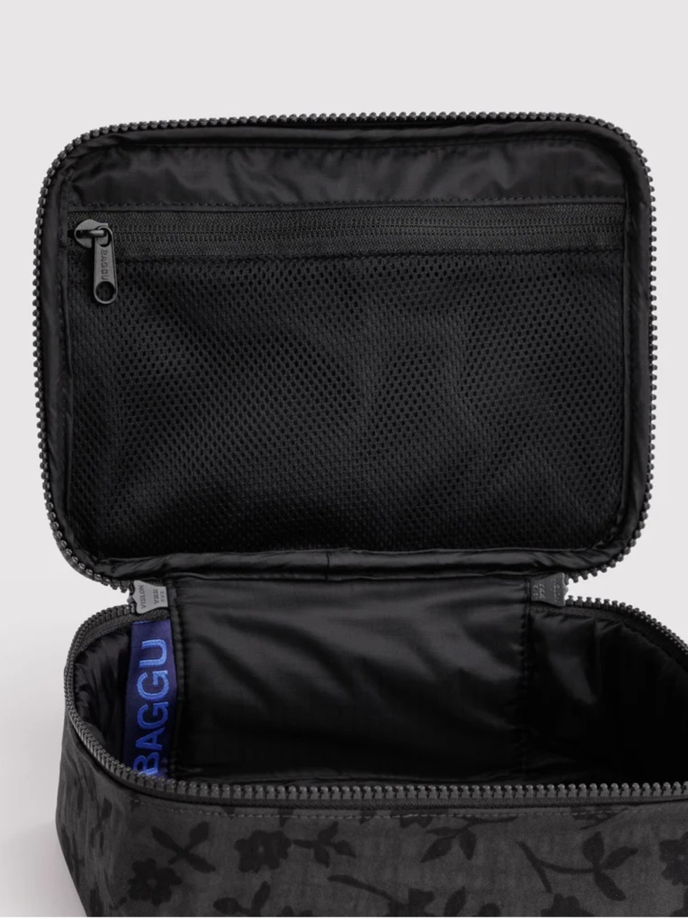 Baggu Small Cosmetic Case in Charcoal Ditsy, NEW - Picture 2 of 7